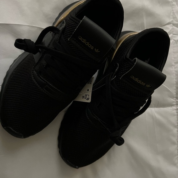 NWT (no box) Boys big kids Adidas U Path X J sneakers. Size 4. SFPF home. - Picture 5 of 7